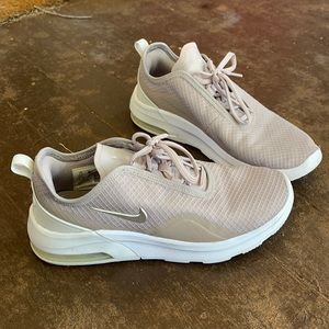 Nike women’s size 7.5